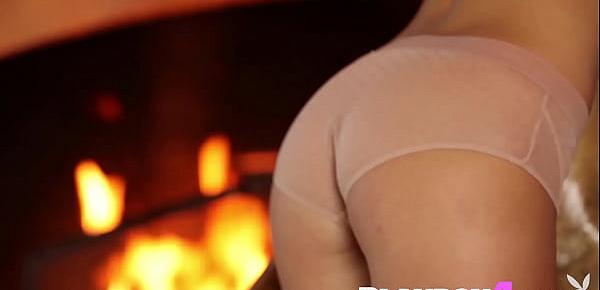 trendsHot model Nikki Du Plessis exposing her naked body after hot striptease